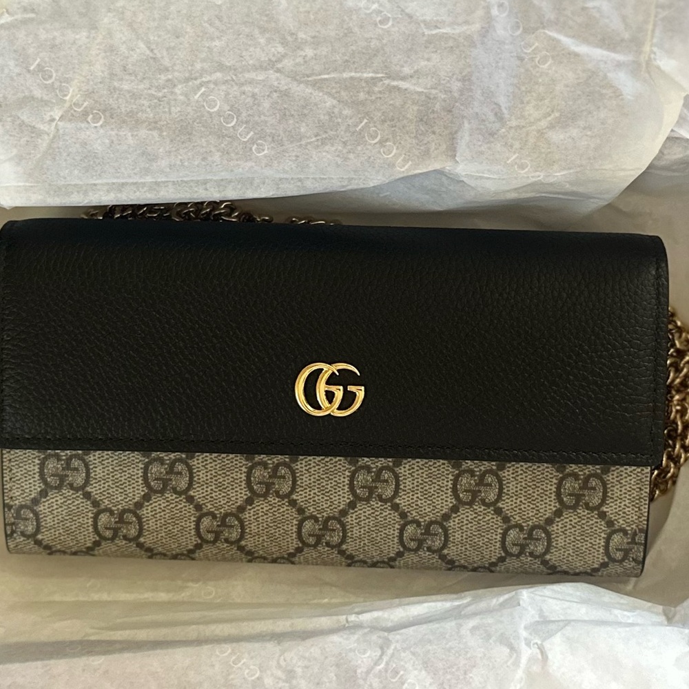 Gucci GG Wallet on a Chain Tan and Black Size Closed: 7.5’’W x 4”H - Picture 3 of 7
